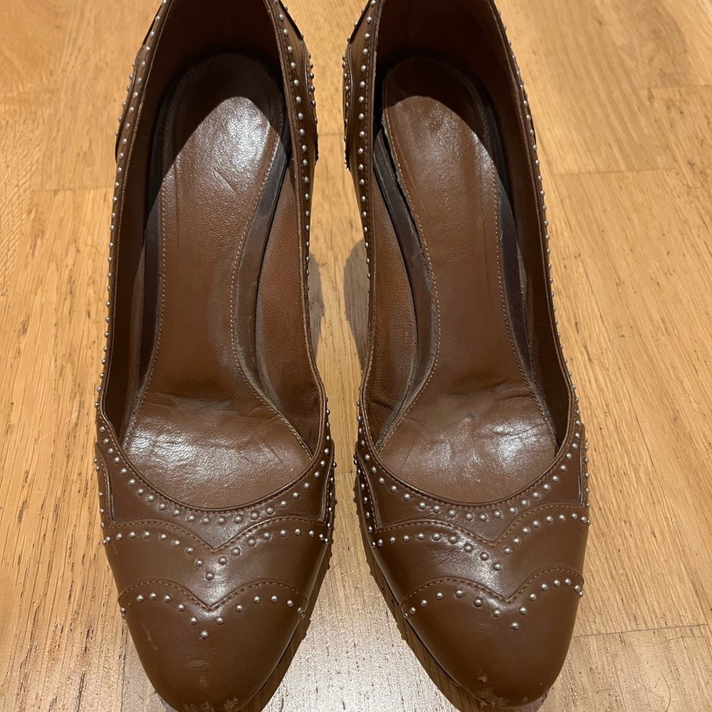 Gianvito Rossi Brown Heels with Wingtip Brogue Design